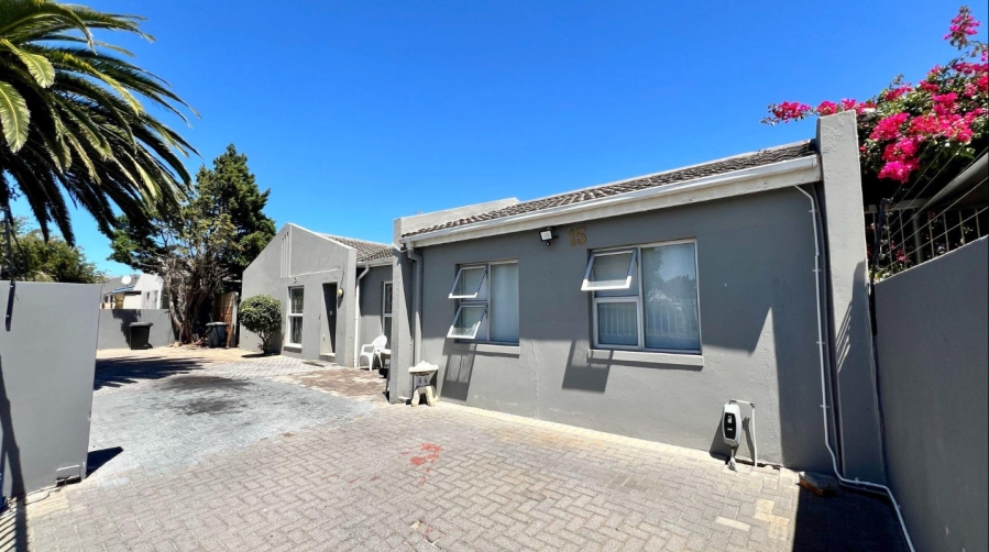 5 Bedroom Property for Sale in Table View Western Cape